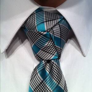 Как завязать галстук узлом тринити?