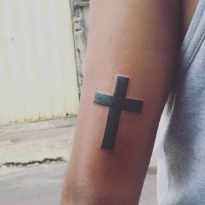 Татуировки для мужчин крест: эскизы и фото