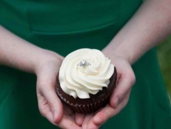 Какое кольцо дарят на помолвку девушке: как выбрать?