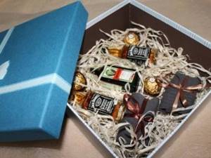 Подарок в коробке для девушки: идеи сборных презентов