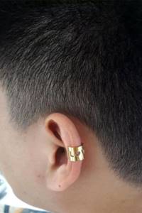 Что значат серьги в ушах у мужчин: значение сережек в левом и правом ухе