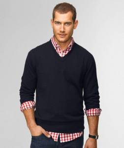 Рубашка под свитер для мужчин: как носить и как сочетать?