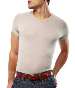 Рубашка с футболкой: как носить мужчинам?