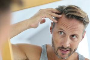 Какой врач лечит облысение у мужчин - помощь при выпадении волос