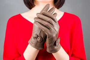 Почему нельзя дарить перчатки женщине: что говорят приметы?