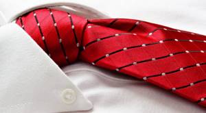 Как ухаживать за галстуками: как стирать, хранить и чистить?