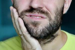 Почему чешется борода и что делать