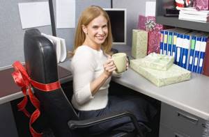 Что подарить на день рождения коллеге женщине: оригинальные идеи