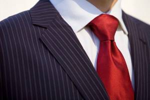 Классический способ завязывать галстук: делаем простой узел