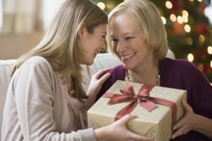 Что подарить женщине на 55 лет: 15 идей оригинальных подарков