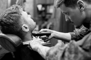 Как называется парикмахерская для бороды и мастер?
