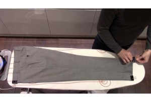 Как правильно гладить мужские брюки: со стрелками и без