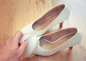 Уход за белой обувью: основные правила