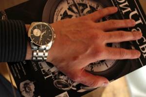 На какой руке носят часы мужчины по этикету и почему?