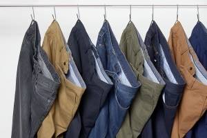 Мужские брюки чинос: что это за модель и с чем их носить?